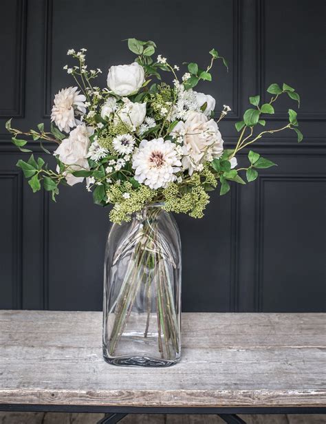 This Is The Best Way To Style Faux Flowers At Home 1000 Modern
