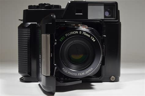 Fujifilm Fujica Gs645 Pro Fujinon 75mm F34 Medium Format Film Camera