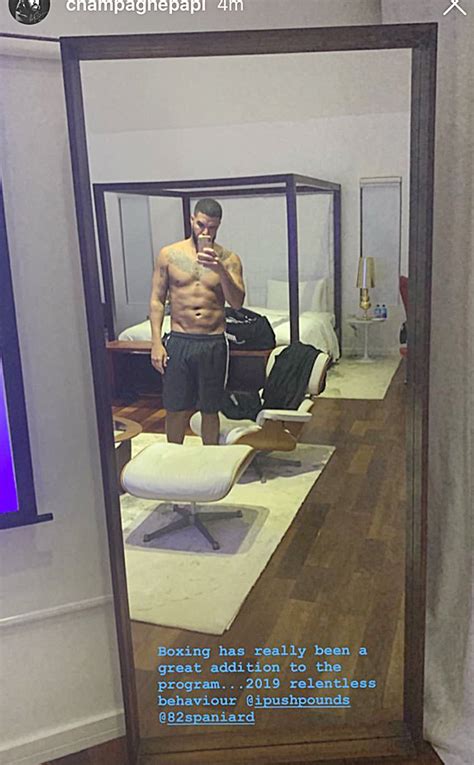 Drake Shows Off Abs And Reveals Workout Routine See Mirror Selfie Hollywood Life