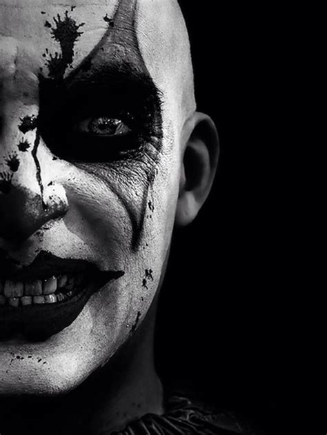 Pin By Sara Crouson On Jesters And Clowns Face Painting Halloween