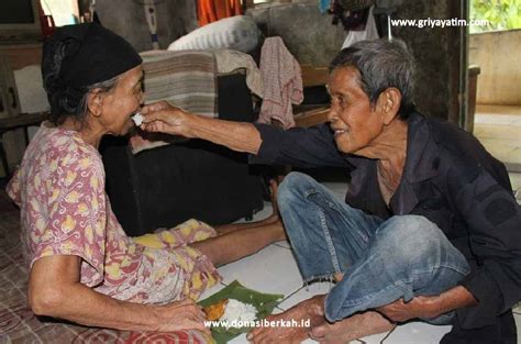Bantu Perjuangan Kakek And Nenek Untuk Bertahan Hidup Griya Yatim And Dhuafa