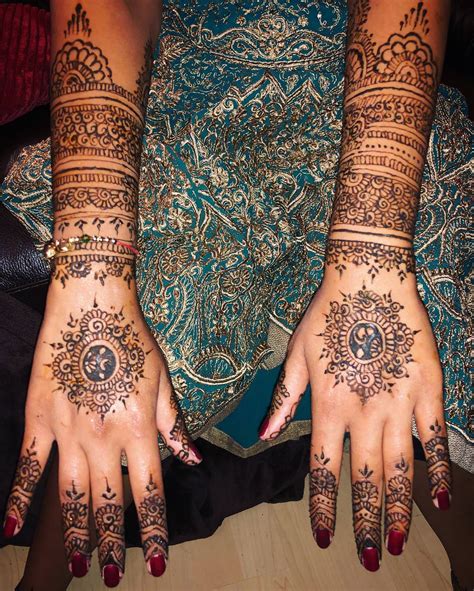 Traditional henna is the name of the paste made from a henna plant, which is used as dye to create tattoo designs. 255+ Henna Tattoos And Why It Will Make You Rethink ...