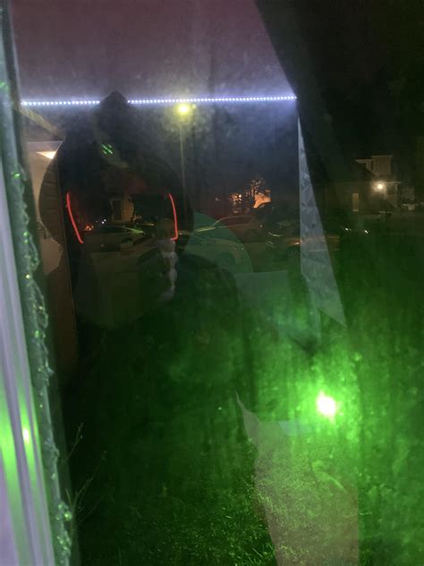 Zoom in on my hand to see my sisters dr Phil outfit : r/memes