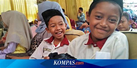 Sari yanti failkan bantahan permohonan nusyuz suami. "Sudah Tiga Tahun Sepatu Saya Tidak Ganti, Bapak Tak Punya ...