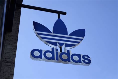 Bild zu: Adidas kündigt weiteren Aktienrückkauf an - Bild 1 von 1 - FAZ
