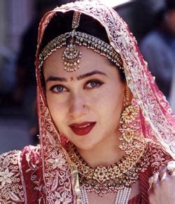 Karishma kapoor cute makeup public photo. karishma kapoor wedding |Shadi Pictures