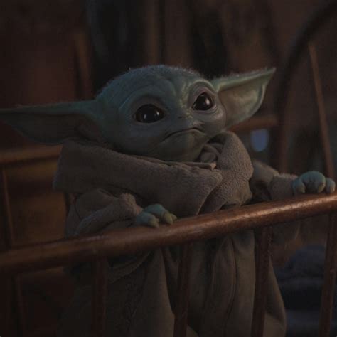 720x720 Cute Baby Yoda From Mandalorian 720x720 Resolution Wallpaper