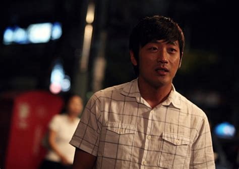 Jun 30, 2021 · 유난히 커 보이는 눈이 희번덕거렸다. 서울신문 2008 문화계 히트상품 ⑥ 영화 '추격자'