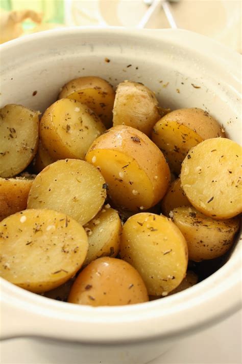 Slow Cooker Garlic Herb Potatoes