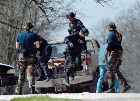 20 Graphic Images Of The Waco Siege Of 1993