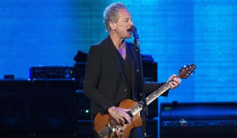 Ex Guitarist Sues Fleetwood Mac For Kicking Him Out The Standard