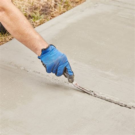 Resurfacing A Sidewalk Is Easy To Diy Sidewalk Repair Concrete Patio