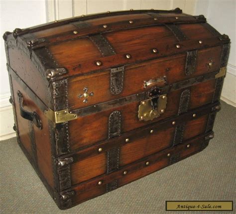 Key included for the latch. ANTIQUE STEAMER TRUNK VINTAGE VICTORIAN DOME TOP BRIDES ...