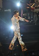 Harry Styles’ Tour Outfit Is Couch-Like and Perfect - Racked