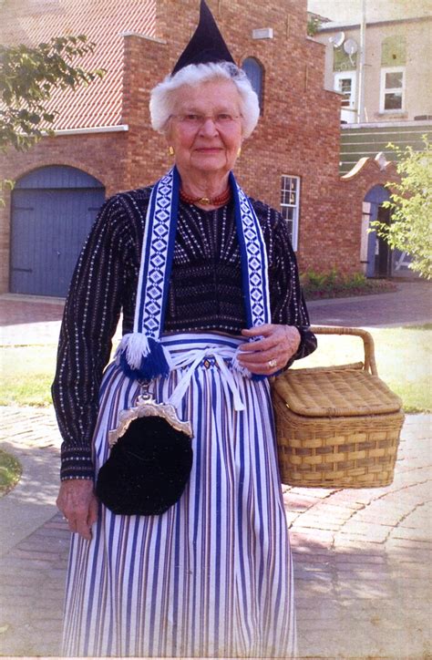 Folkcostumeandembroidery Costume Of Volendam North Holland The Netherlands