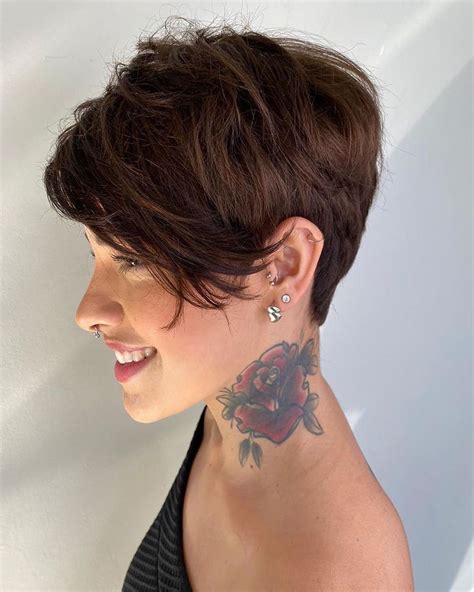 And when it comes to pixies, a slight twist on the edges and a little curve at the front would be enough to add some charm. 10 Trendy Pixie Haircuts and Color 2021 | Women Very Short ...