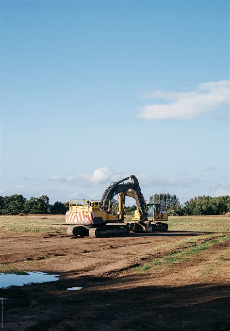 Two Large Excavators Parked On A Building Site Uk Del Colaborador