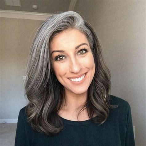 15 inspirations pour porter les cheveux gris avec fierté - Châtelaine