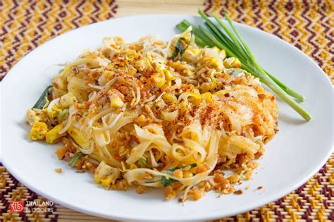 Pad Thai (Thai style Fried Noodles) - Thailand Bloggers