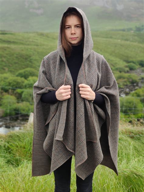 Irish Woven Wool Hooded Ruana Wrap Cape Cloak Arisaid Greybronze