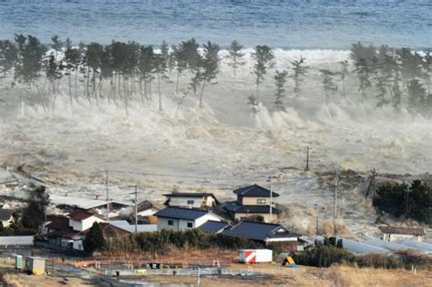 The tsunami was travelling with so much energy it went as far as 5,000km to africa, where it still had enough force to over 500,000 people were injured by the tsunami, with a further 150,000 at risk. El tsunami de 2004, una de las peores catástrofes de los ...