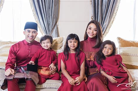 This person was born in october 1979, which was over 41 years ago. The Nasimuddin family: Raya portraits - Malaysia Wedding ...