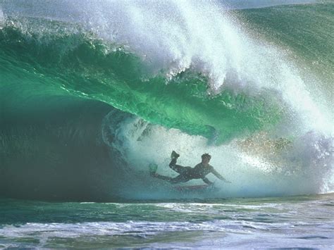 1600x1200 1600x1200 Surfing Under Water Wave Guy Wallpaper 