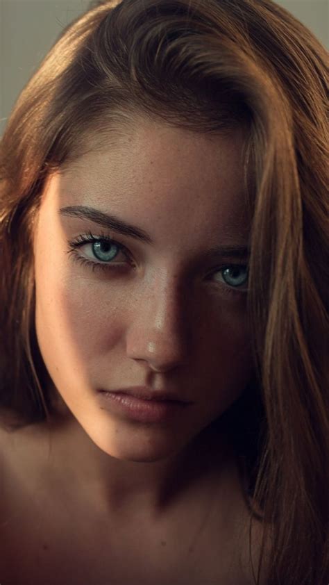 Pretty Green Eyes Woman Model 720x1280 Wallpaper Beautiful Girl