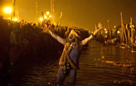 Des Millions D Indiens Se Baignent Dans Le Gange Pour La Kumbh Mela