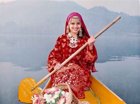 The Traditional Attire Of Kashmir Pratha