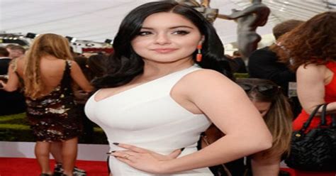 ariel winter rocks crazy cleavage once again at the sag awards see her sexy look e news