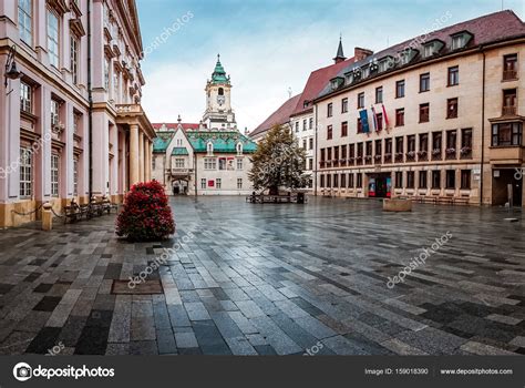 I confini dell' slovacchia sono con repubblica ceca, polonia, ucraina, ungheria, austria. Siamo andati qualche ora nella capitale della Slovacchia ...