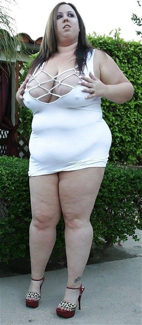 Buxom In Short Dress In 2019 White Girls Girl Outfits