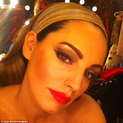 Kelly Brook Shows Off Her Fresh Faced Beauty After Removing Stage Make