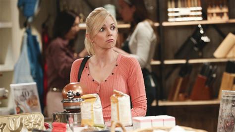 Anna Faris Leaving Mom Season 8 Will Address Christys Absence