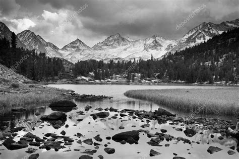Dramatic Landscape Mountain In Black And White — Stock Photo