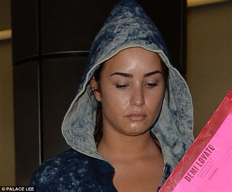 Make Up Free Demi Lovato Flaunts Her Natural Beauty Daily Mail Online