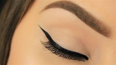 How To Perfect Winged Eyeliner Beginners Tips And Tricks Youtube