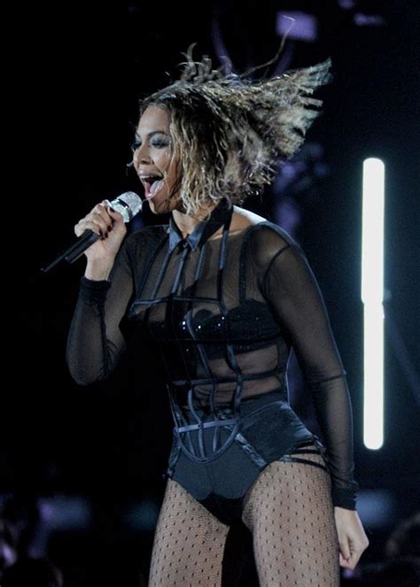 Beyonce Exposes Nipple Pasties During Raunchy Grammys Performance With Jay Z Yahoo Celebrity Uk