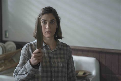 watch lizzy caplan on crafting annie wilkes for season 2 of castle rock on hulu syfy wire