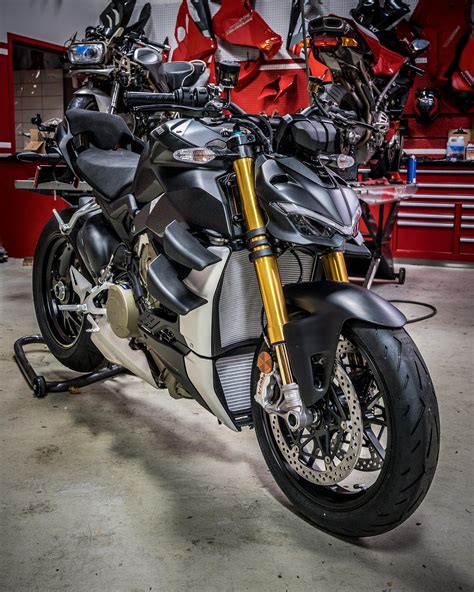 2021 Ducati Streetfighter V4 S In Stealth Black Being Unboxed R