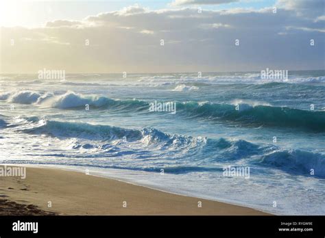 Rolling Waves High Resolution Stock Photography And Images Alamy