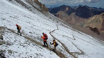 Peligro en el Aconcagua: cayó a 6 mil metros de altura, perdió una ...