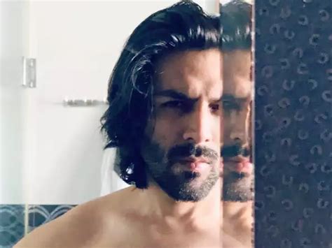 This Shirtless Selfie Of Kartik Aaryan Is Soaring The Temperatures On Social Media