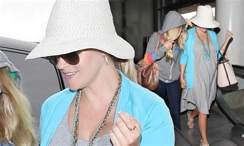 Frequent Flier Reese Witherspoon And Daughter Ava Phillippe Head Off On