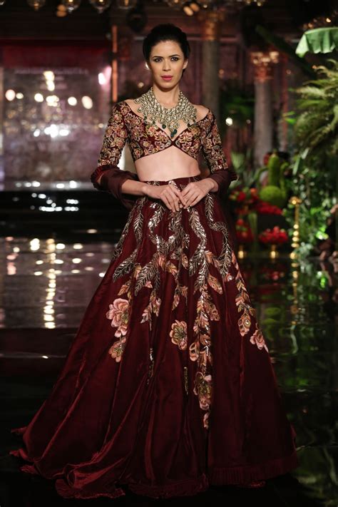 Manish Malhotra Opens Fdci India Couture Week 2016 With The Persian
