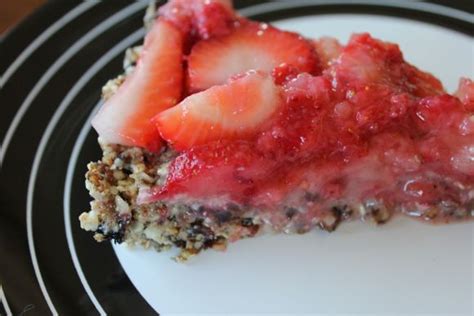 Cake, cookies, and more sweet treats without the wheat. Raw Strawberry Tart (Vegan, Gluten-Free) | Recipe | Diabetic friendly desserts, Raw food recipes ...