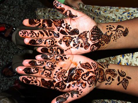 Simple Mehndi Designs For Palm