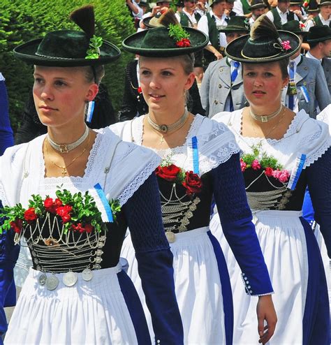 Beautiful Bavarian Girls Traditional Outfits Folk Dresses