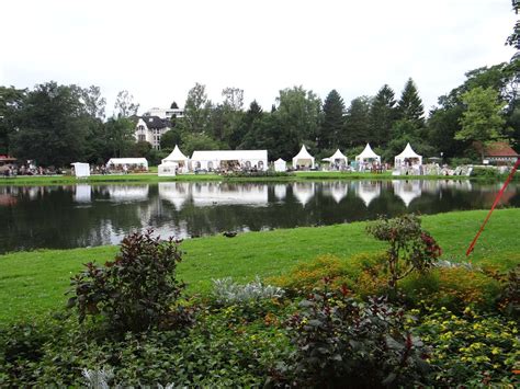 Sehr beliebt ist auch der post & rail zaun, der durch ein stecksystems besonders leicht aufgebaut werden kann. Garten Und Ambiente - Gartengestaltung Idee